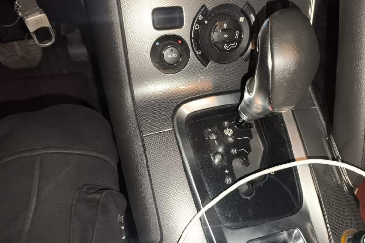 Used Peugeot 3008 2016 2.0L Automatic Trend Edition Gear Lever