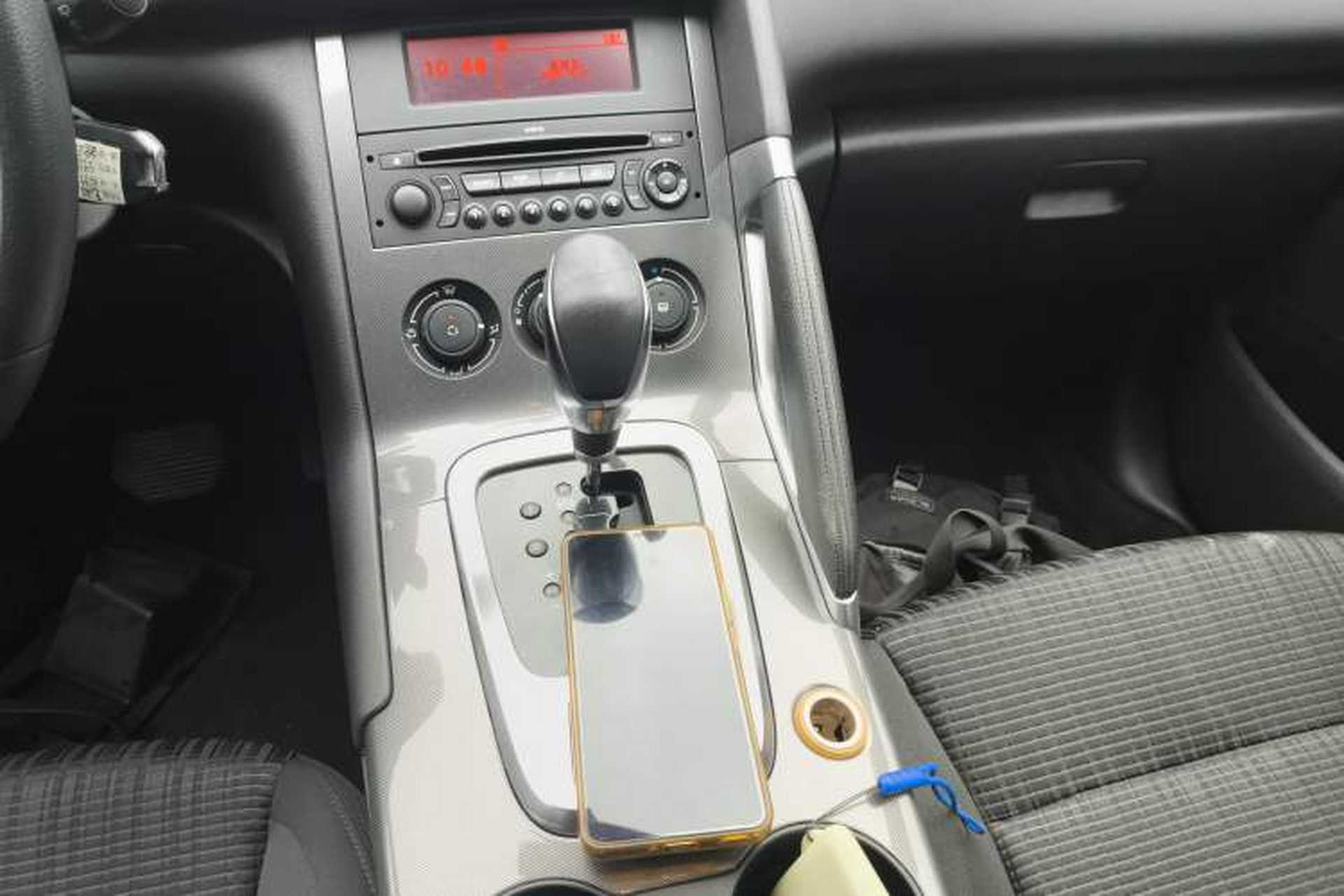Used Peugeot 3008 2016 2.0L Automatic Classic Edition Gear Lever