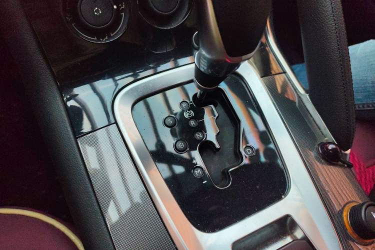 Used Peugeot 3008 2016 1.6THP Automatic Classic Edition Gear Lever