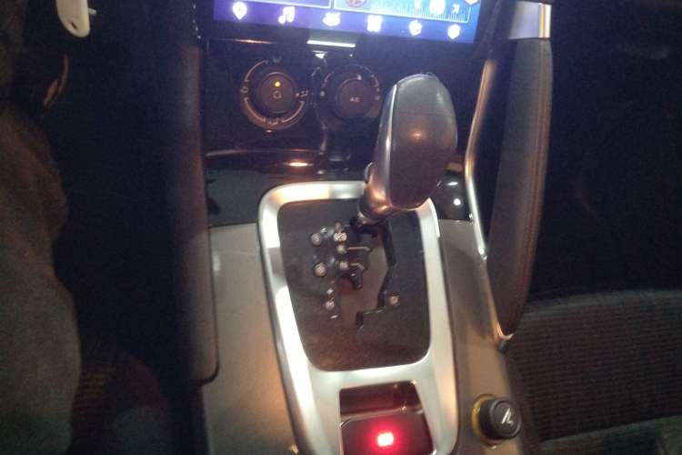 Used Peugeot 3008 2016 2.0L Automatic Classic Edition Gear Lever