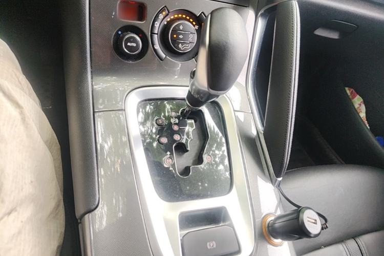 Used Peugeot 3008 2016 2.0L Automatic Trend Edition Gear Lever
