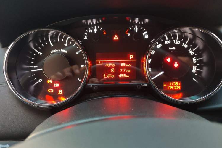 Used Peugeot 3008 2016 1.6THP Automatic Classic Edition Instrument Cluster
