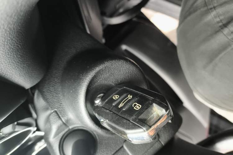 Used Peugeot 3008 2016 2.0L Automatic Classic Edition Interior 1