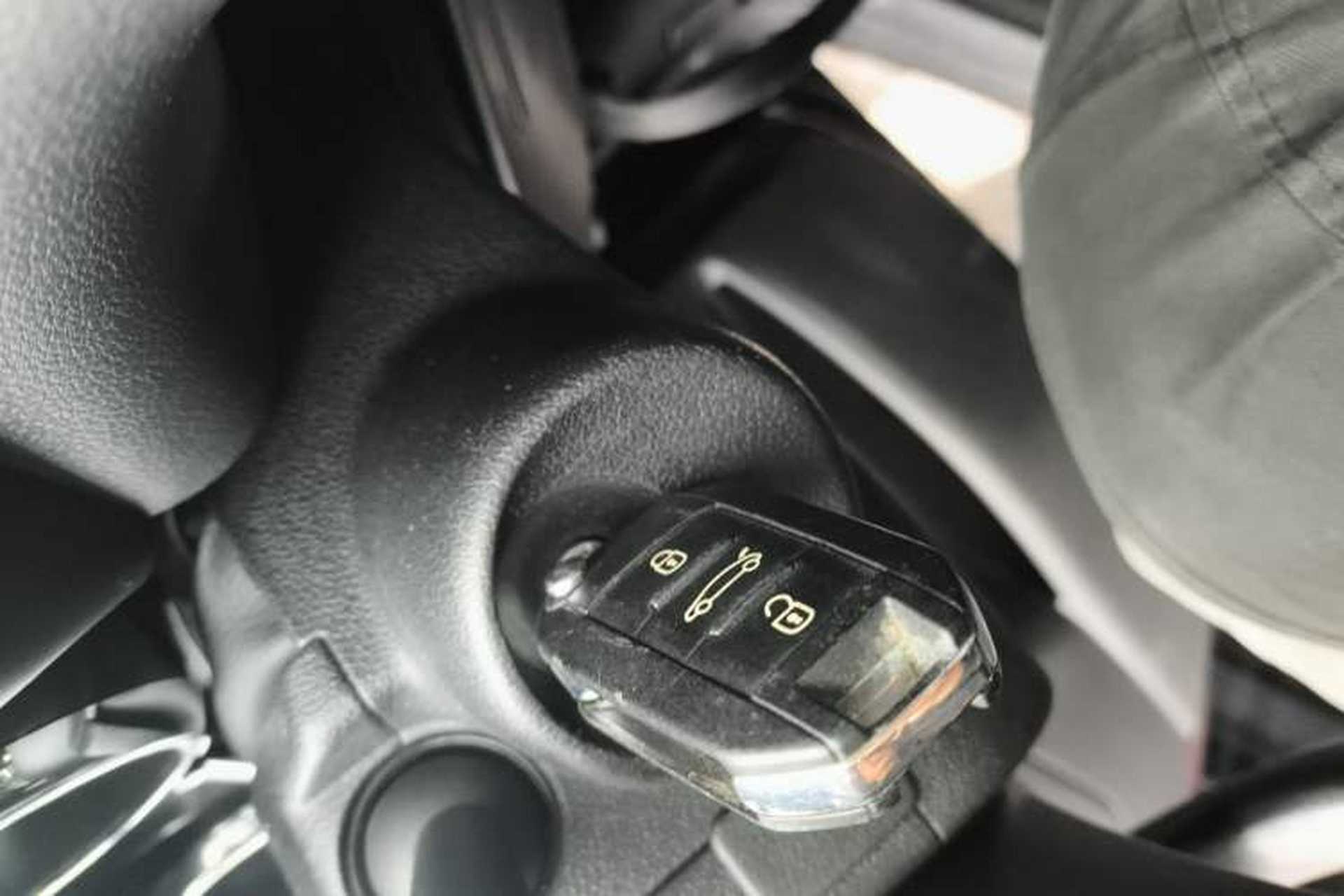 Used Peugeot 3008 2016 2.0L Automatic Classic Edition Interior 1