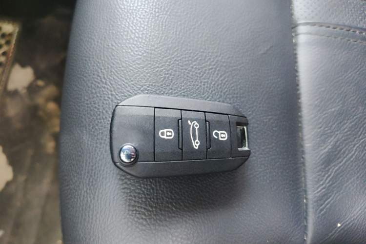 Used Peugeot 3008 2016 2.0L Automatic Trend Edition Interior 1