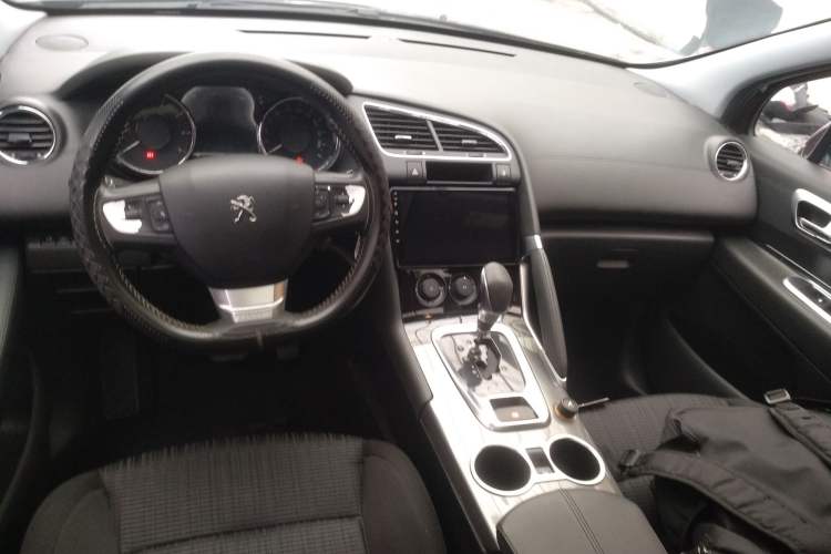 Used Peugeot 3008 2016 2.0L Automatic Classic Edition Interior 2
