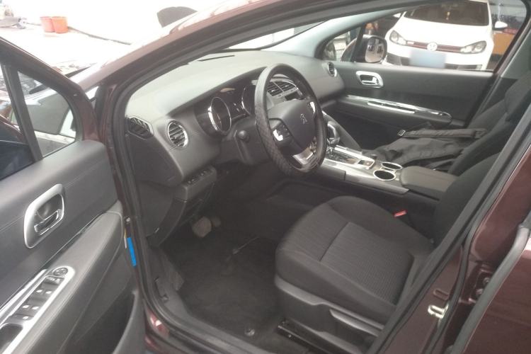 Used Peugeot 3008 2016 2.0L Automatic Classic Edition Interior 3
