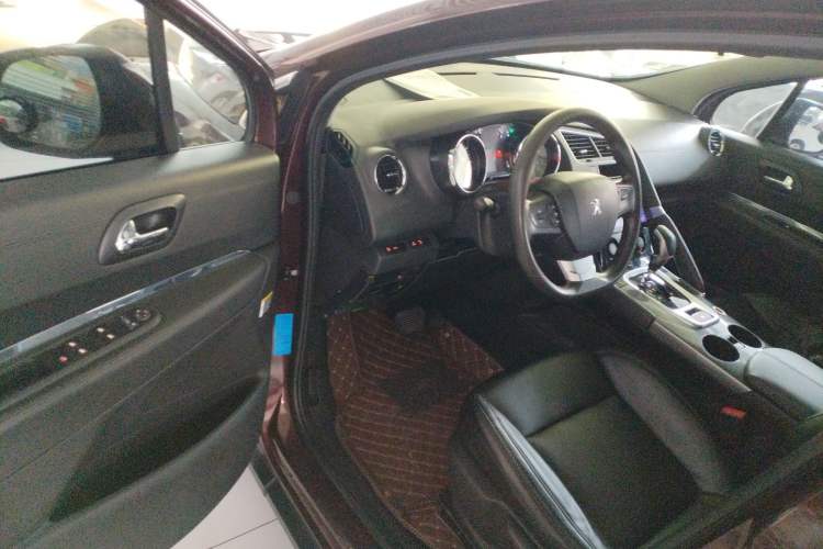 Used Peugeot 3008 2016 2.0L Automatic Classic Edition Interior 3