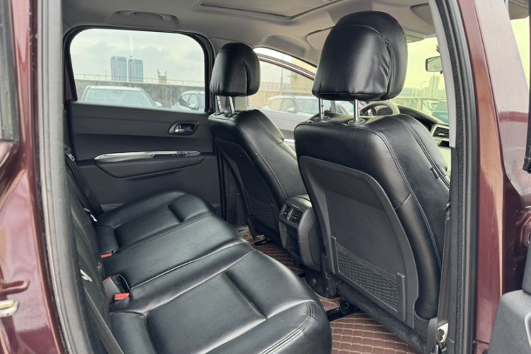 Used Peugeot 3008 2016 2.0L Automatic Classic Edition Interior 9