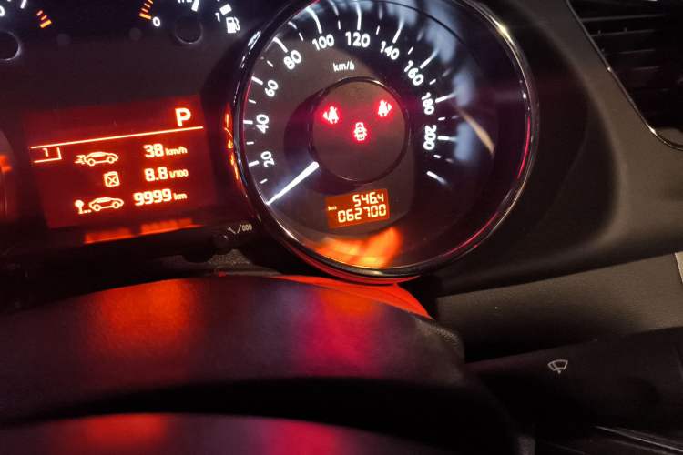 Used Peugeot 3008 2016 2.0L Automatic Trend Edition Odometer Close Up