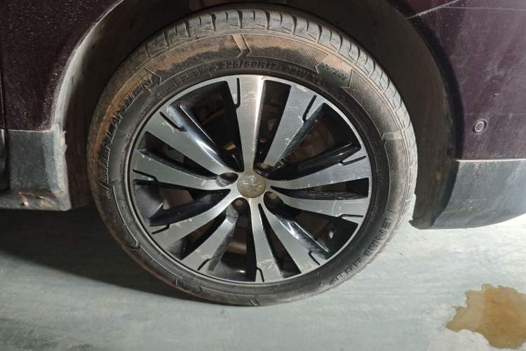 Used Peugeot 3008 2016 1.6THP Automatic Prestige Edition Right Front Wheel Hub