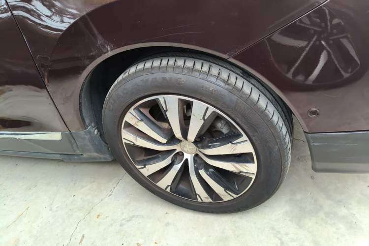 Used Peugeot 3008 2016 1.6THP Automatic Prestige Edition Right Front Wheel Hub