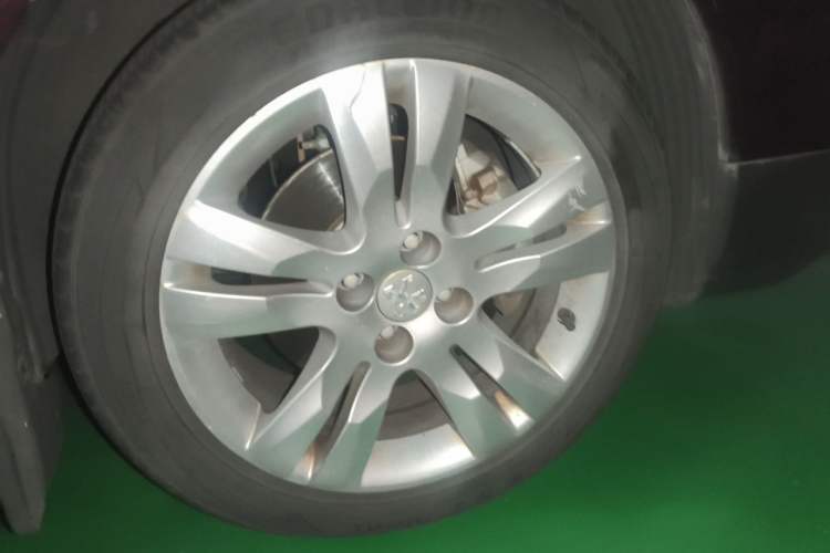 Used Peugeot 3008 2016 1.6THP Automatic Classic Edition Right Front Wheel Hub