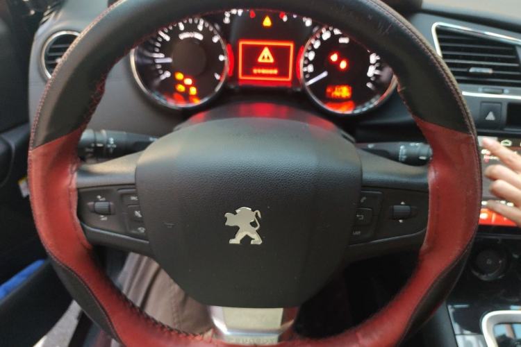 Used Peugeot 3008 2016 1.6THP Automatic Classic Edition Steering Wheel
