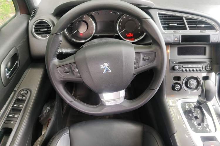 Used Peugeot 3008 2016 2.0L Automatic Trend Edition Steering Wheel