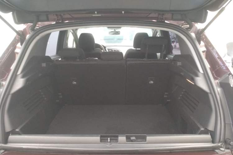 Used Peugeot 3008 2016 2.0L Automatic Classic Edition Trunk