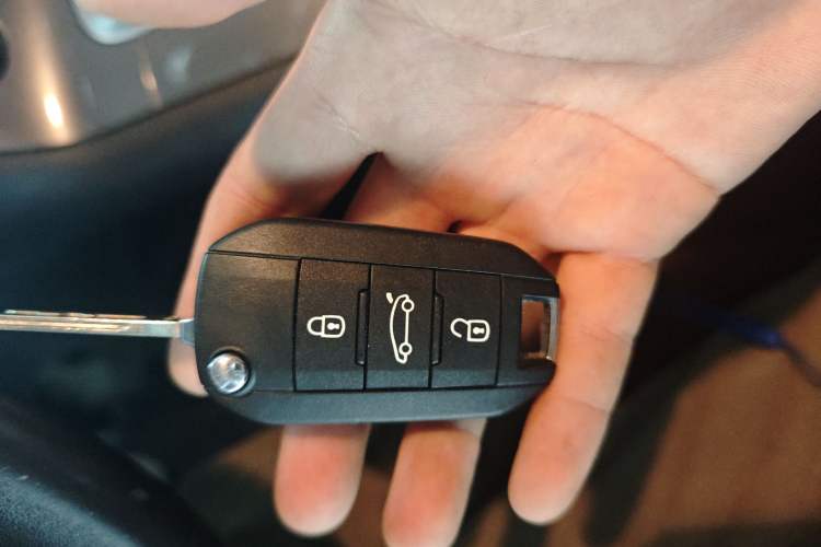 Used Peugeot 3008 2016 1.6THP Automatic Prestige Edition Vehicle Key