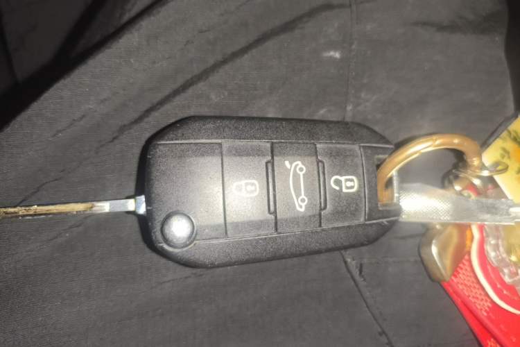 Used Peugeot 3008 2016 1.6THP Automatic Classic Edition Vehicle Key