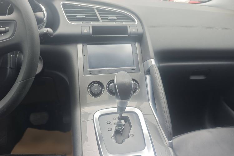 Used Peugeot 3008 2016 1.6THP Automatic Classic Edition Audio And AC Panel