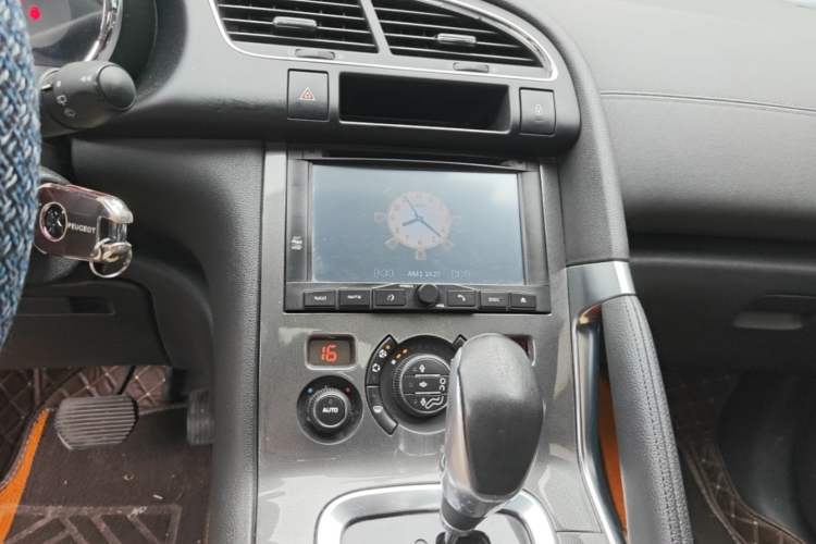 Used Peugeot 3008 2016 1.6THP Automatic Trend Edition Audio And AC Panel