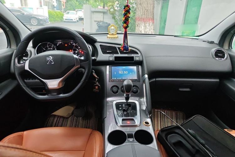 Used Peugeot 3008 2016 2.0L Automatic Standard Edition Center Console