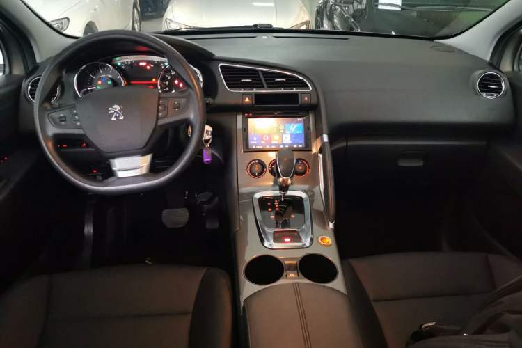 Used Peugeot 3008 2016 2.0L Automatic Classic Edition Center Console
