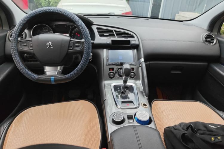 Used Peugeot 3008 2016 1.6THP Automatic Trend Edition Center Console