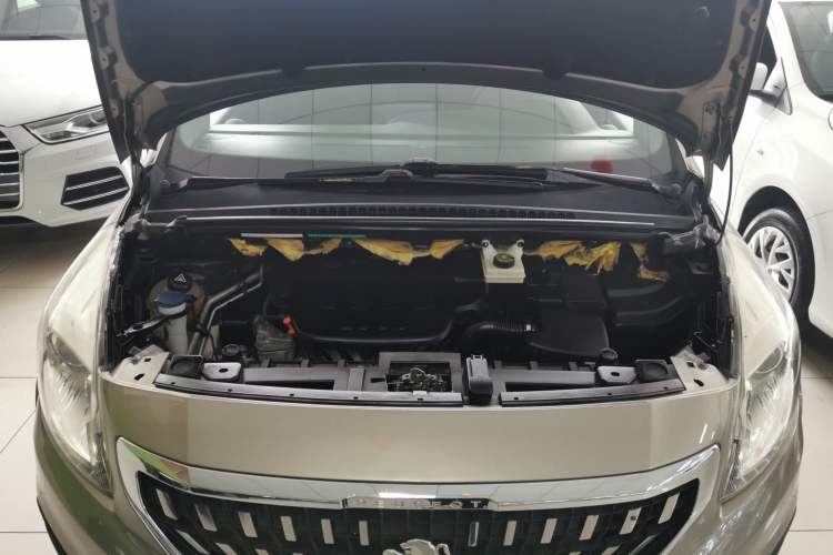 Used Peugeot 3008 2016 2.0L Automatic Classic Edition Engine Bay