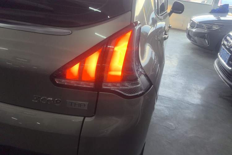 Used Peugeot 3008 2016 2.0L Automatic Classic Edition Exterior 3