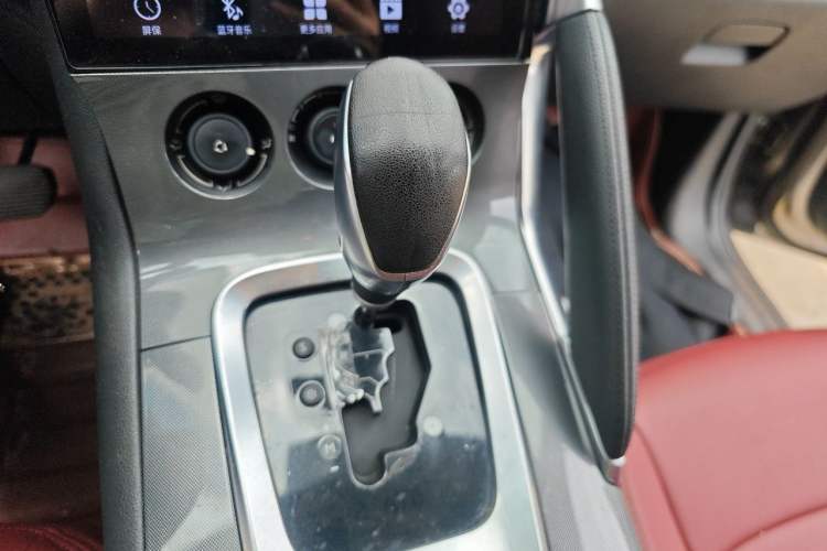 Used Peugeot 3008 2016 1.6THP Automatic Classic Edition Gear Lever