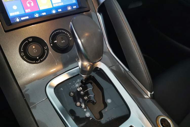 Used Peugeot 3008 2016 2.0L Automatic Classic Edition Gear Lever