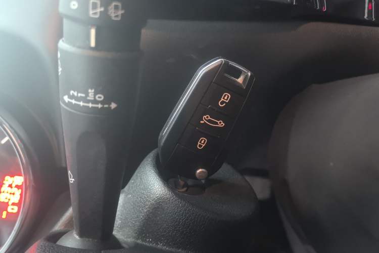 Used Peugeot 3008 2016 2.0L Automatic Classic Edition Interior 1
