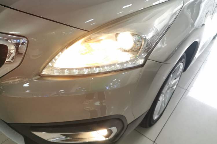 Used Peugeot 3008 2016 2.0L Automatic Classic Edition Left Front Headlight