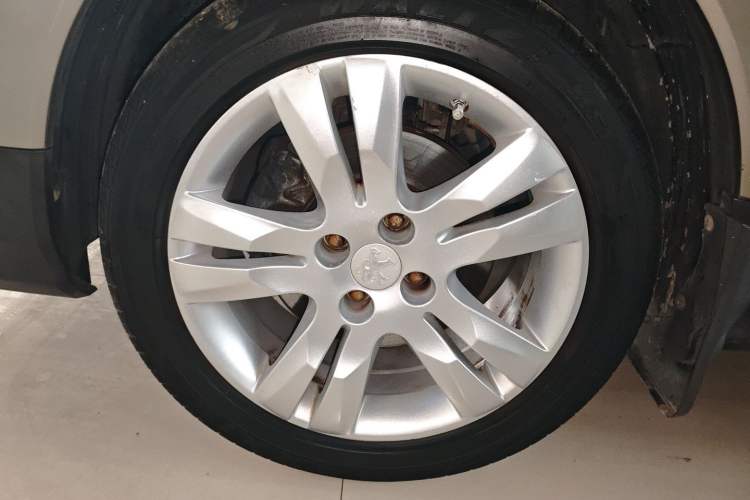 Used Peugeot 3008 2016 2.0L Automatic Standard Edition Left Front Wheel Hub