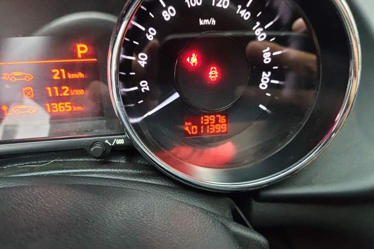 Used Peugeot 3008 2016 2.0L Automatic Standard Edition Odometer Close Up