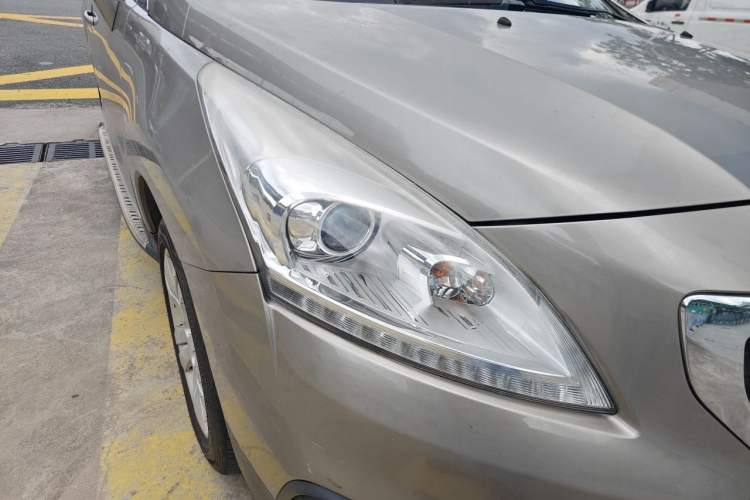 Used Peugeot 3008 2016 1.6THP Automatic Classic Edition Right Front Headlight