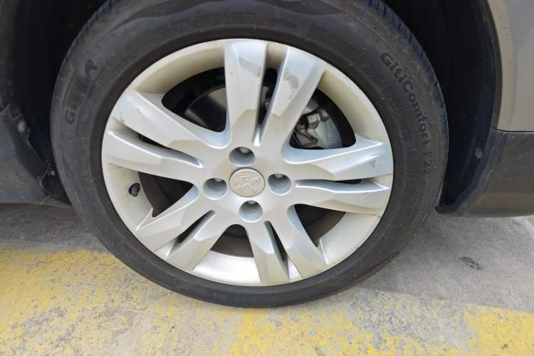 Used Peugeot 3008 2016 1.6THP Automatic Classic Edition Right Front Wheel Hub
