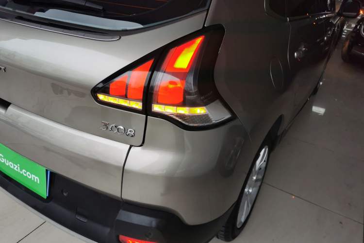 Used Peugeot 3008 2016 2.0L Automatic Classic Edition Right Rear Taillight