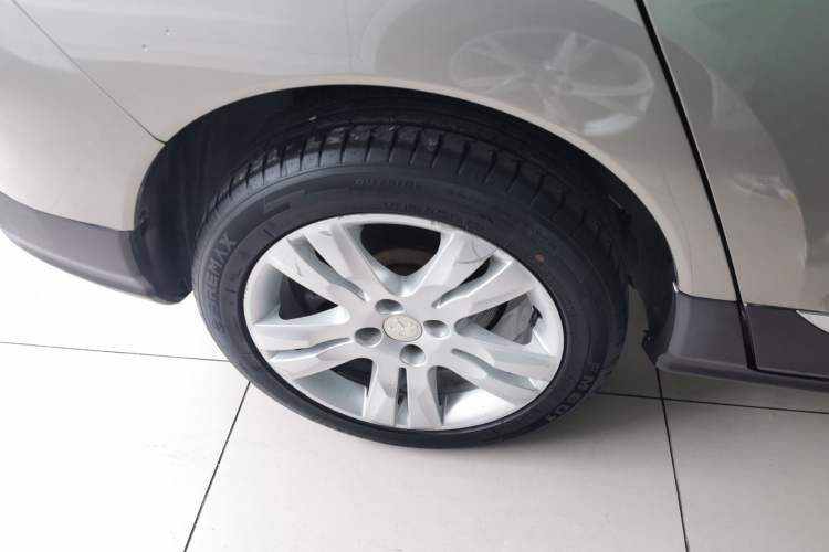 Used Peugeot 3008 2016 2.0L Automatic Classic Edition Right Rear Wheel Hub