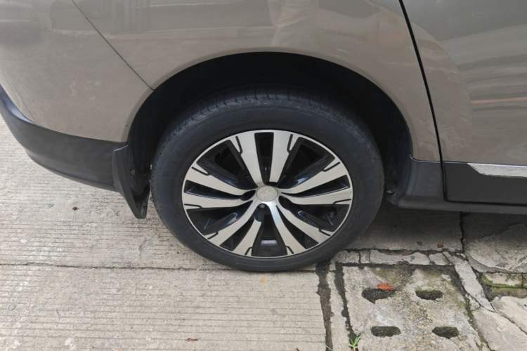Used Peugeot 3008 2016 1.6THP Automatic Trend Edition Right Rear Wheel Hub