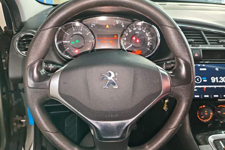 Used Peugeot 3008 2016 2.0L Automatic Standard Edition Steering Wheel