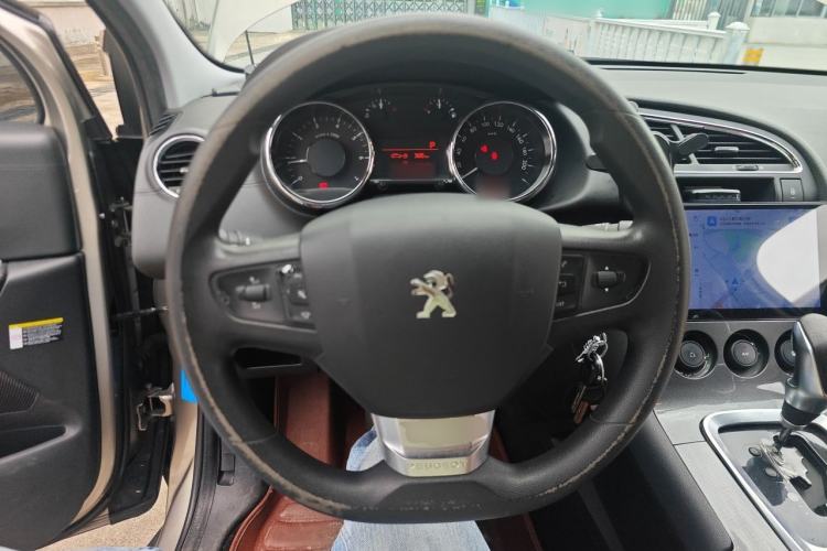 Used Peugeot 3008 2016 1.6THP Automatic Classic Edition Steering Wheel