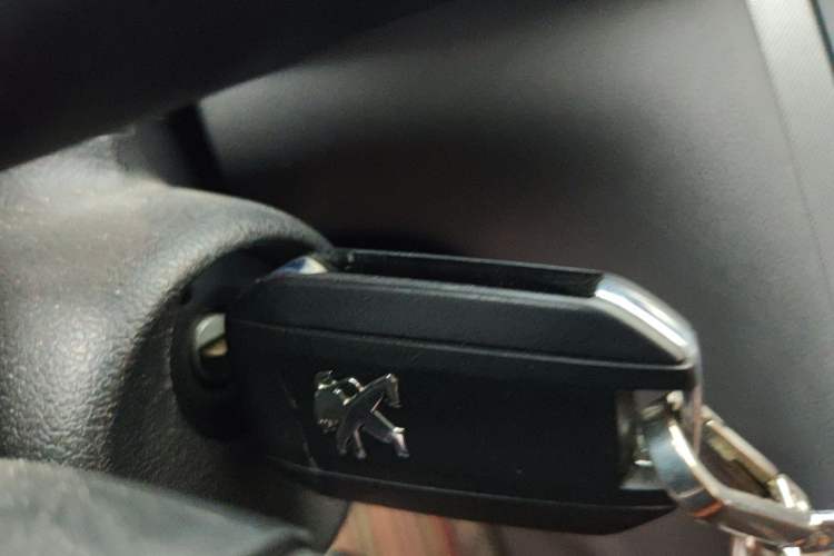 Used Peugeot 3008 2016 2.0L Automatic Standard Edition Vehicle Key