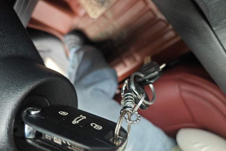 Used Peugeot 3008 2016 1.6THP Automatic Classic Edition Vehicle Key