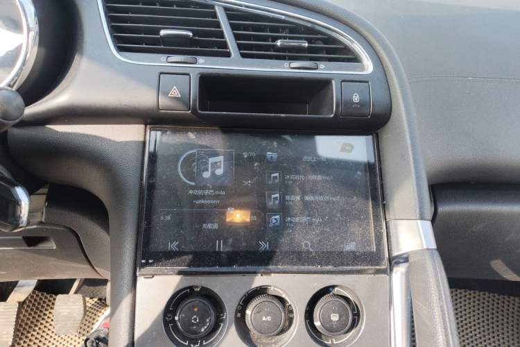 Used Peugeot 3008 2016 2.0L Manual Classic Edition Audio And AC Panel