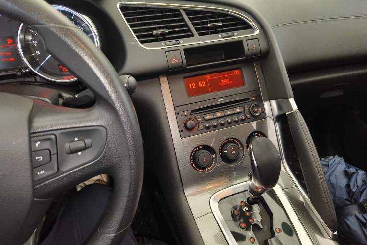 Used Peugeot 3008 2016 2.0L Automatic Classic Edition Audio And AC Panel