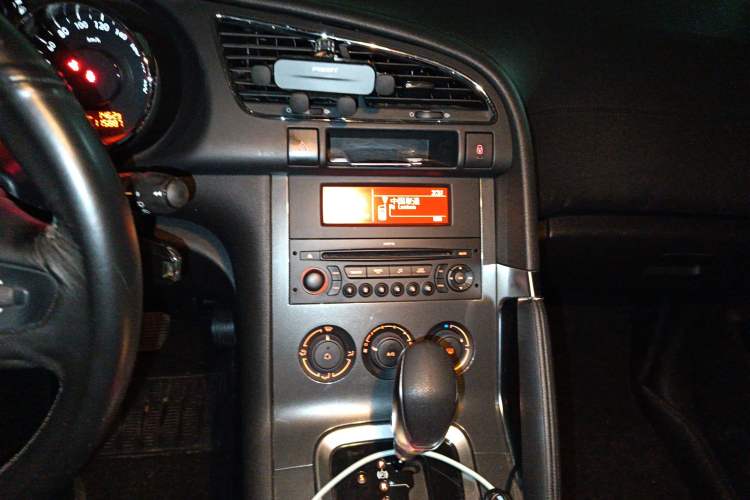 Used Peugeot 3008 2016 1.6THP Automatic Classic Edition Audio And AC Panel