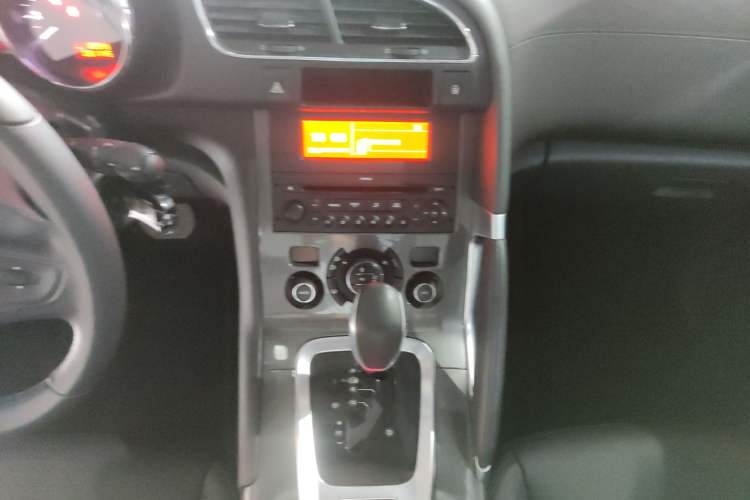 Used Peugeot 3008 2016 1.6THP Automatic Trend Edition Audio And AC Panel