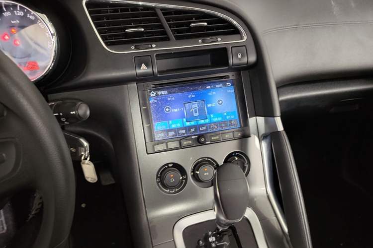Used Peugeot 3008 2016 1.6THP Automatic Classic Edition Audio And AC Panel