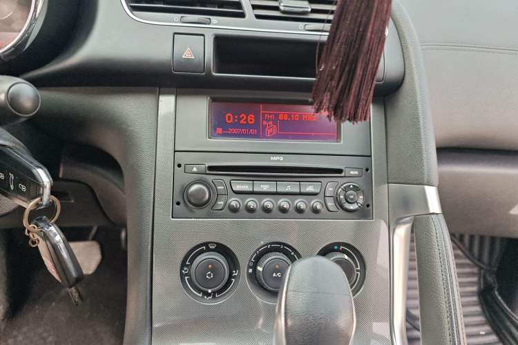 Used Peugeot 3008 2016 2.0L Automatic Standard Edition Audio And AC Panel
